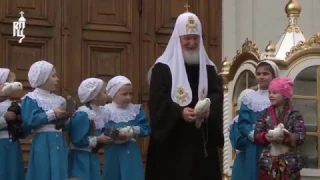 По традиции в праздник Благовещения Патриарх Кирилл выпустил голубей