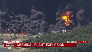 Chemical plant explosion prompts evacuations in Rockton, Illinois