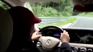 Niki Lauda and special guest!) on the Nordschleife in the S Class