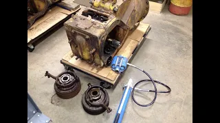 Caterpillar D2 #5J1113 Chassis Rebuild Ep.6: Removing The Steering Clutch Packs