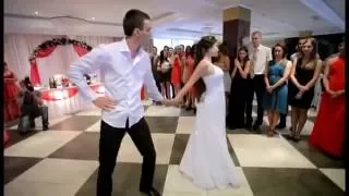 Фрагмент как танцуют свадебный танец с нуля.