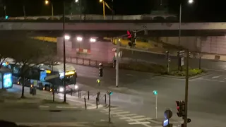 BUS DE LA RATP QUI KLAXON EN PLEINE NUIT SANS RAISON !!!