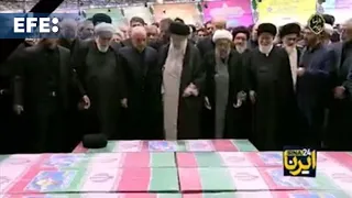 El líder supremo de Irán preside el funeral del presidente iraní fallecido en accidente