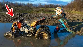 Квадрик ВЕЗДЕХОД...Tisha rides a children's ATV and is stuck in a puddle.