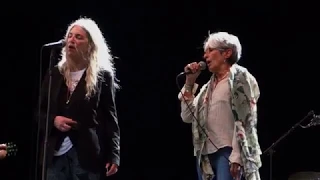 Patti Smith u. Joan Baez - A Hard Rain´s A-Gonna Fall - Köln 2018