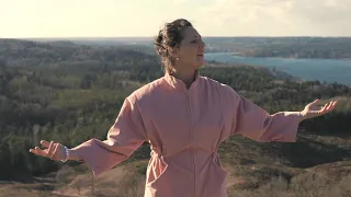 Julie Maria feat. Silas Bjerregaard "Frihedens Lysdøgn" (Officiel video)
