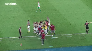 Fluminense 2 x 0 Chapecoense - Luiz Henrique finaliza rasteiro, a bola toca no pé da trave e entra