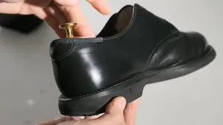 How to Restore Black Leather Shoes