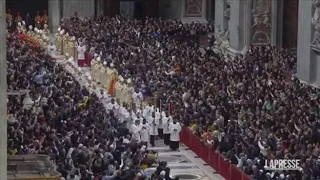 Vaticano, il Papa: «Rimettere Dio al centro, no a ideologia ecclesiale»