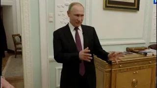 Весь мир смотрит и смеется как Путин радуется и скачет