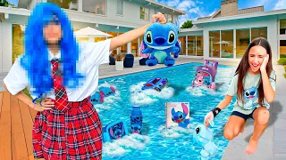 A MENINA QUE NÃO GOSTA DA BELINHA JOGOU TODAS AS NOSSAS COISAS DO STITCH NA PISCINA