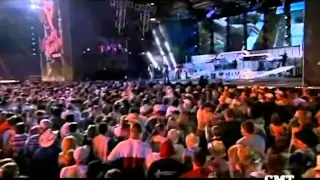 KENNEY CHESNEY & UNCLE KRACKER-DRIFT AWAY-LIVE.wmv