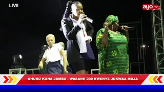 ZUCHU  ALIVYOMPANDISHA MAMA YAKE 'KHADIJA KOPA' UWANJA WA UHURU DSM