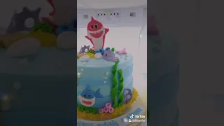 Baby shark cake