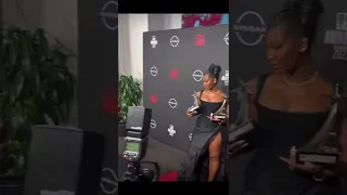 Sweet Moment 💃💃 TEMS Flexes With Her 2 Awards From 2022 BET Awards