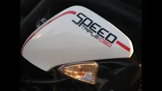 Triumph Speed Triple 1050 walkaround and flyby