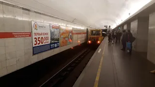 Мотовоз в метро Санкт-Петербурга, станция "Технологический институт".