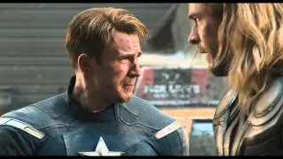 Los Vengadores de Marvel | Escena: 'Capitán América y Thor en plena lucha' | HD