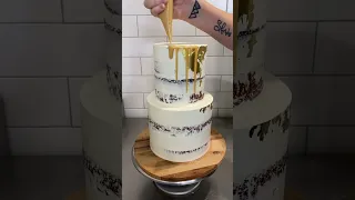 I LOVED MAKING THIS WEDDING CAKE!