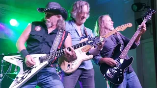 Gimme Skynyrd rockin' "Simple Man," "Call Me The Breeze" & "Gimme Three Steps"✌🤠