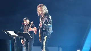 Metallica esitamas Vennaskonna lugu "Insener Garini hüperboloid"