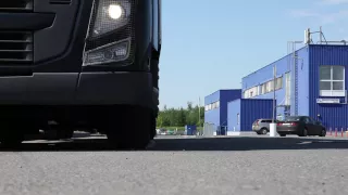 Грудной имплант испытан под грузовиком Volvo FH 16 весом 10 тонн + 30 тонн груза