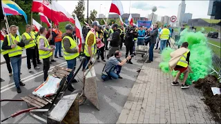 Rolnicy  przywitali Tuska i Ursule von der Leyen. Poleciał obornik (7.05.2024)