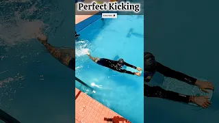 Perfect Kicking Tips for Beginner Swimmers, Swimming Tips #swimming #learnswimming #swimmingtips