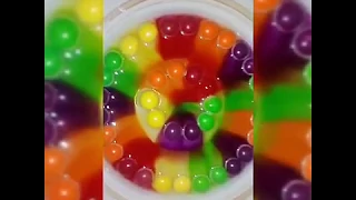 Как из конфет Skittles сделать радугу.