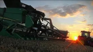 Eine Saison mit einem JD S690i Raupe gegen Claas & NewHolland in Ostdeutschland