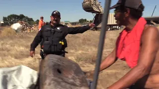 Watch as officers remove a homeless camp in Fresno