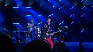 Muse - Showbiz (Live + crowd sings Happy Birthday to Chris) - Royal Albert Hall, London 3/12/2018