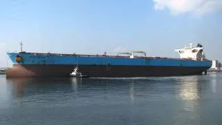 MAERSK NAUTICA MAKING A TURN AROUND IN PORT OF ROTTERDAM