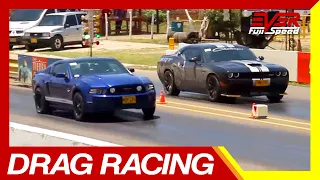 Ford Mustang vs Dodge Challenger SRT Hellcat 🔥 DRAG RACING 🔥 DUELO DE AUTOS 🚘🚦🚘
