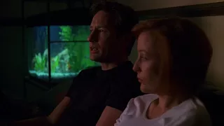 Mulder & Scully drinking beer (7x21)