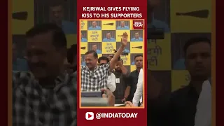 Delhi CM Arvind Kejriwal Gives Flying Kiss To His Supporters | Kejriwal Vs ED Updates