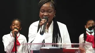 « Tu m'aimes encore » - DEBORAH LUKALU | Cover par sœur Émeraude NKOTO