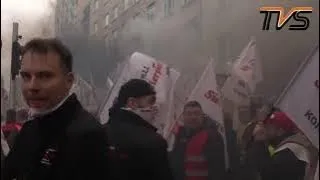 Górnicy protestują przed siedzibą Komisji Europejskiej w Warszawie