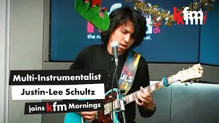 Justin-Lee Schultz performs live on Kfm Mornings!
