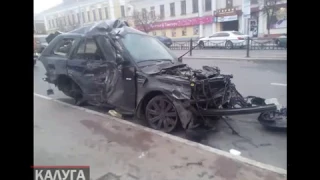 Range Rover влетает в церковь в Калуге