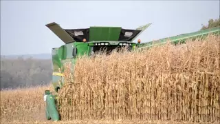 NEW John Deere S690i - Corn Harvest