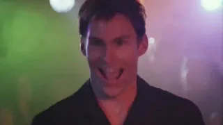 Steve Stifler bailando en un bar gay  American Pie 3 la Boda