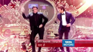 Hrithik Roshan and John Travolta at IIFA Awards 2014   Tampa Bay