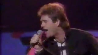 HUEY LEWIS & THE NEWS (Live) - JACOBS LADDER
