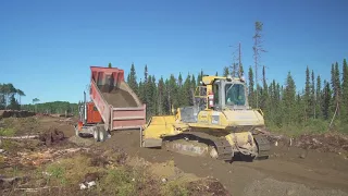 Équipes de gravier 6x6 et 10 roues