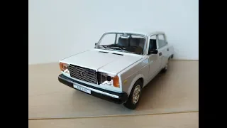 VAZ 2107 Lada Riva 1/24 Scale Collectible Model Car (1982)