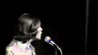 The Queen Dionne Warwick — Killing me Softly  (Live at Paris, 1973)
