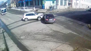 ДТП в Серпухове. Не уступила дорогу при повороте... 25 марта 2018г.
