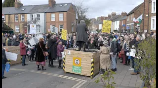 Piers Corbyn climbs into giant plant pot to protest LTNs in Oxford