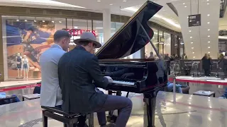 Stand by me (Ben E. King) – Piano Simon & Thomas Krüger in Mall of Berlin